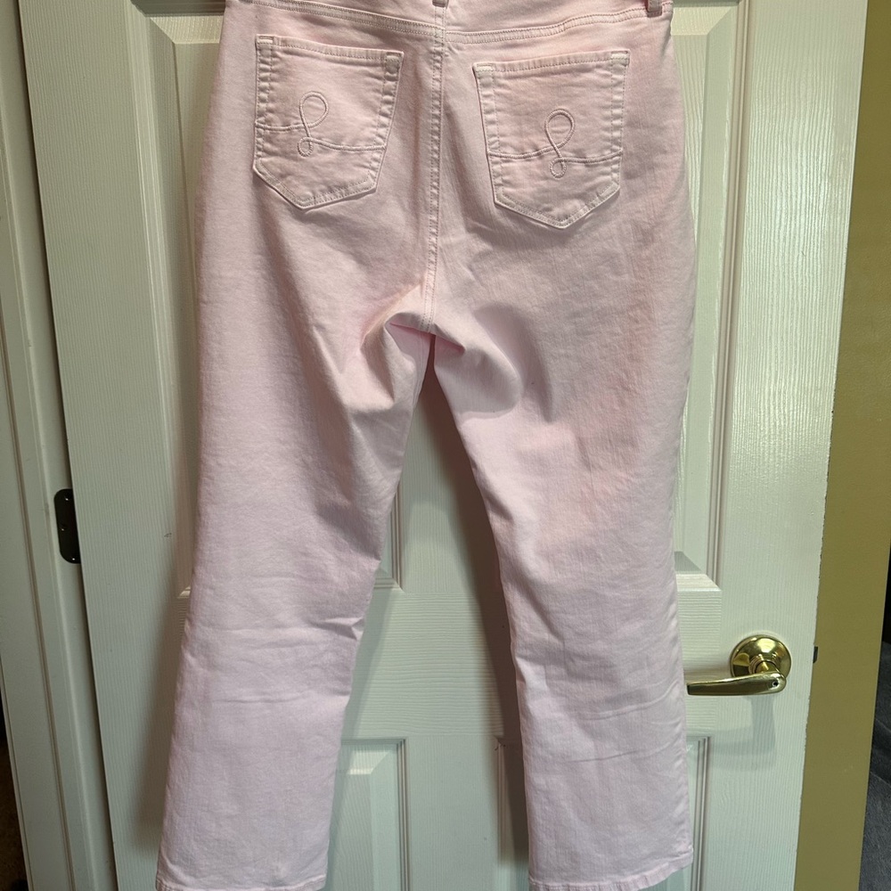 Lilly Pulitzer NWT Annet Crop Flare Jeans in Misty Pink Size 8. - Picture 3 of 6
